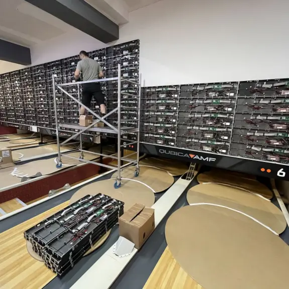 Óriási LED-fal és okos vezérlőrendszer a Septimia Sport Klub bowlingpályáján