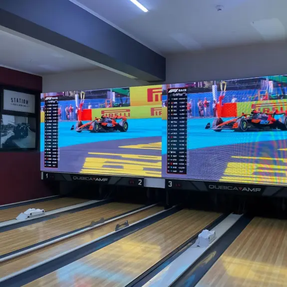 Óriási LED-fal és okos vezérlőrendszer a Septimia Sport Klub bowlingpályáján