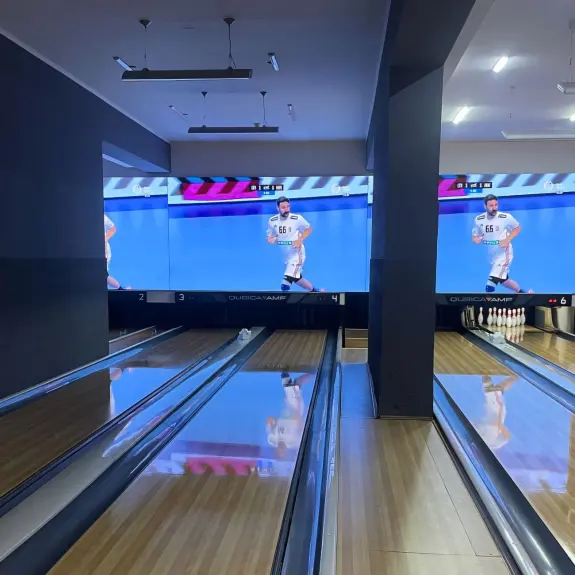 Óriási LED-fal és okos vezérlőrendszer a Septimia Sport Klub bowlingpályáján
