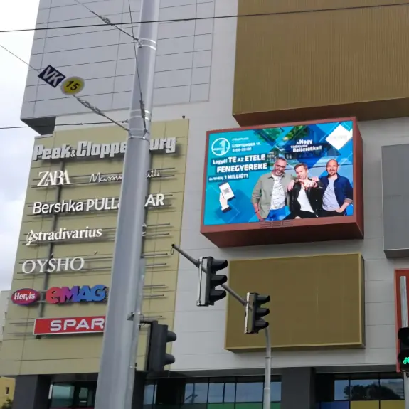 Magyarország első okos plázája központi Digital Signage vezérléssel