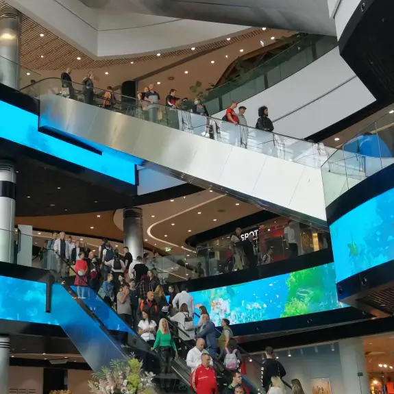 Magyarország első okos plázája központi Digital Signage vezérléssel