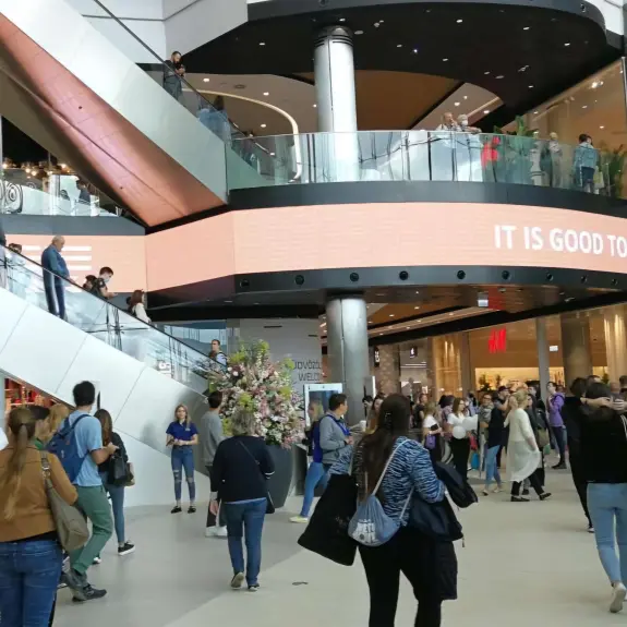 Magyarország első okos plázája központi Digital Signage vezérléssel