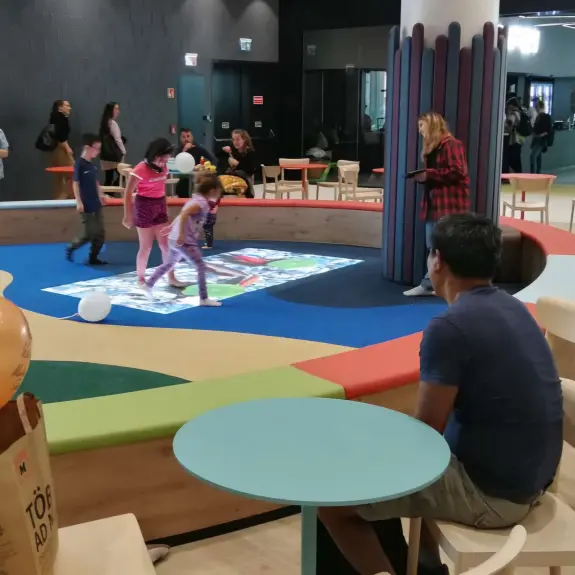 Magyarország első okos plázája központi Digital Signage vezérléssel