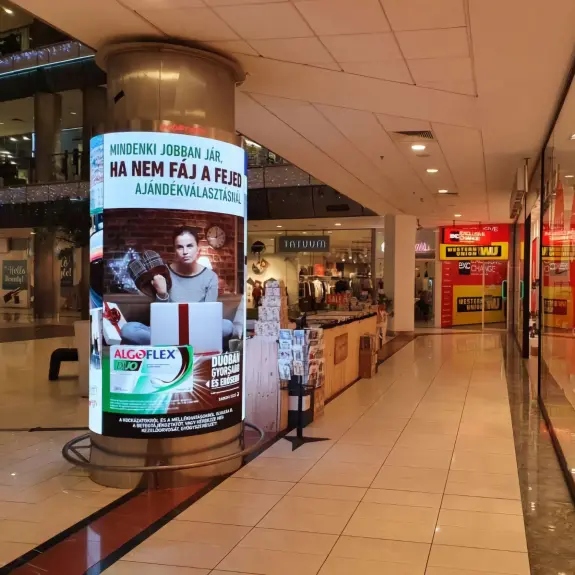 Henger alakú digitális hirdetések három budapesti plázában