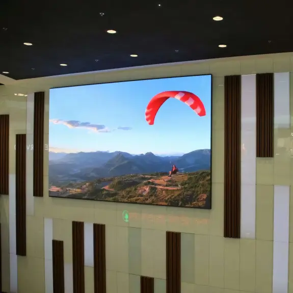 Élesebb kép, távoli vezérlés: Kültéri és beltéri LED-falak cseréje az Allee Bevásárlóközpontban