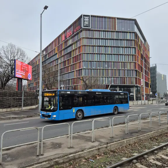 Óriásplakát a 21. Századból: Dinamikus, időjárásálló LED-billboard a Publimont Kft.-nek