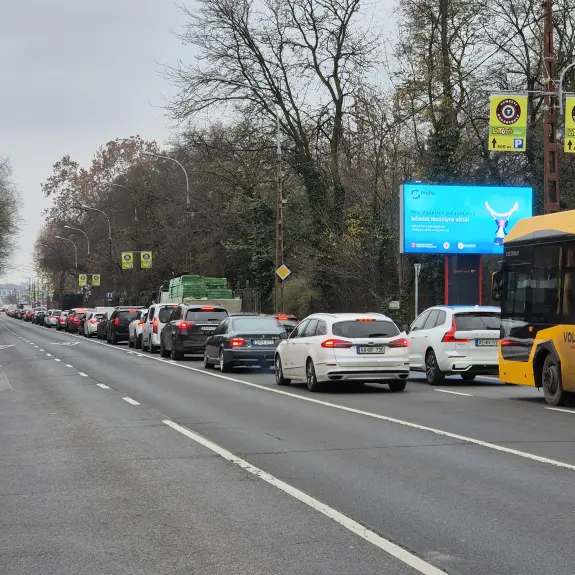 Óriásplakát a 21. Századból: Dinamikus, időjárásálló LED-billboard a Publimont Kft.-nek