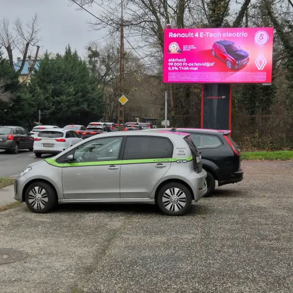 Óriásplakát a 21. Századból: Dinamikus, időjárásálló LED-billboard a Publimont Kft.-nek