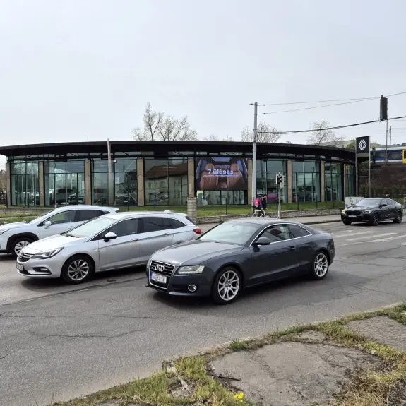 Időjárásálló ​LED-fal a Chery autómárka hazai bevezetéséhez