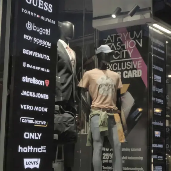LED-poszterek a Nyugati téri Atryum Fashion City-ben